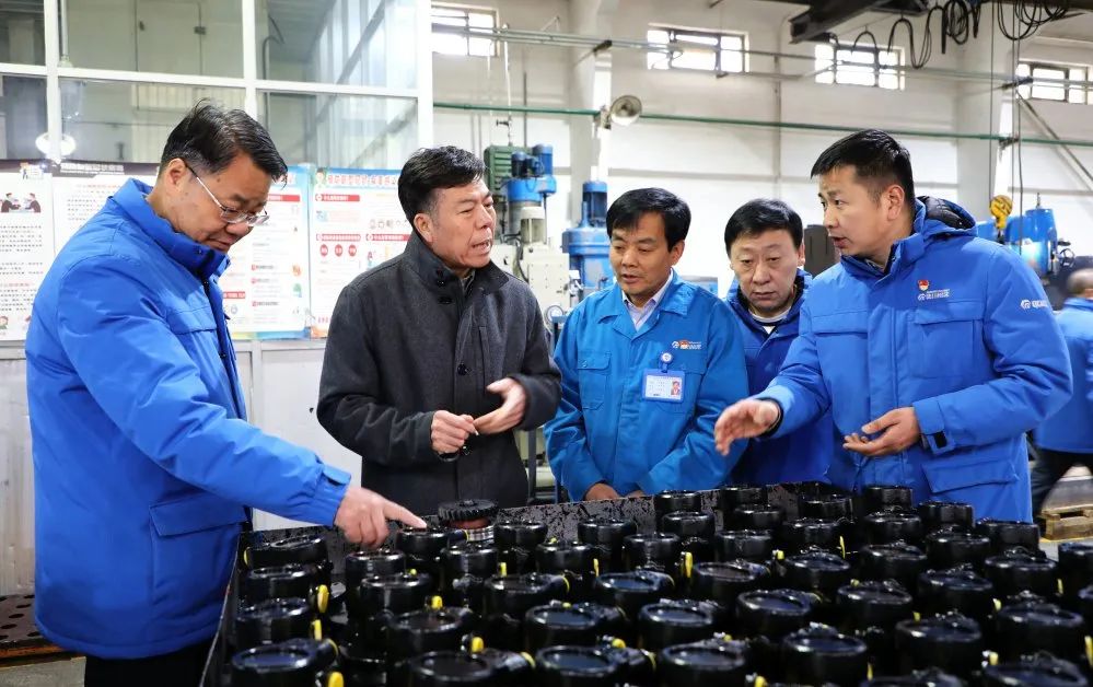 嚴(yán)鑒鉑董事長慰問一線員工