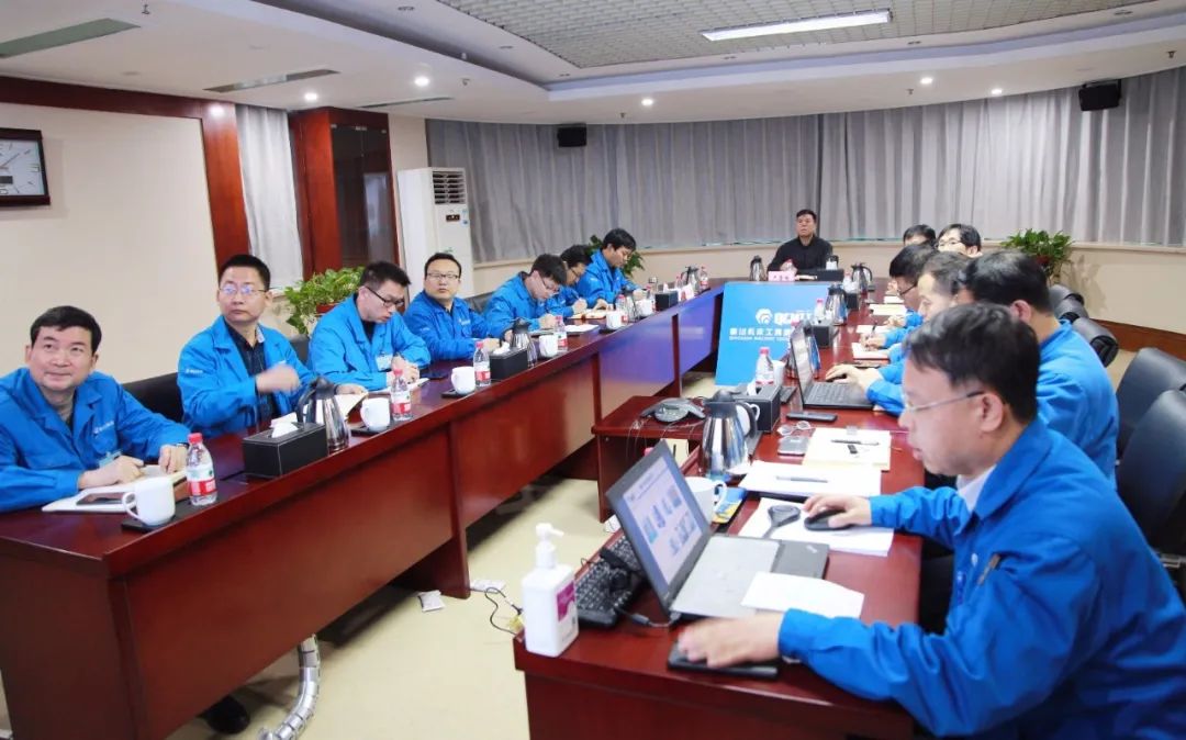 嚴(yán)鑒鉑董事長(zhǎng)與本部科研人員、技術(shù)專家座談交流