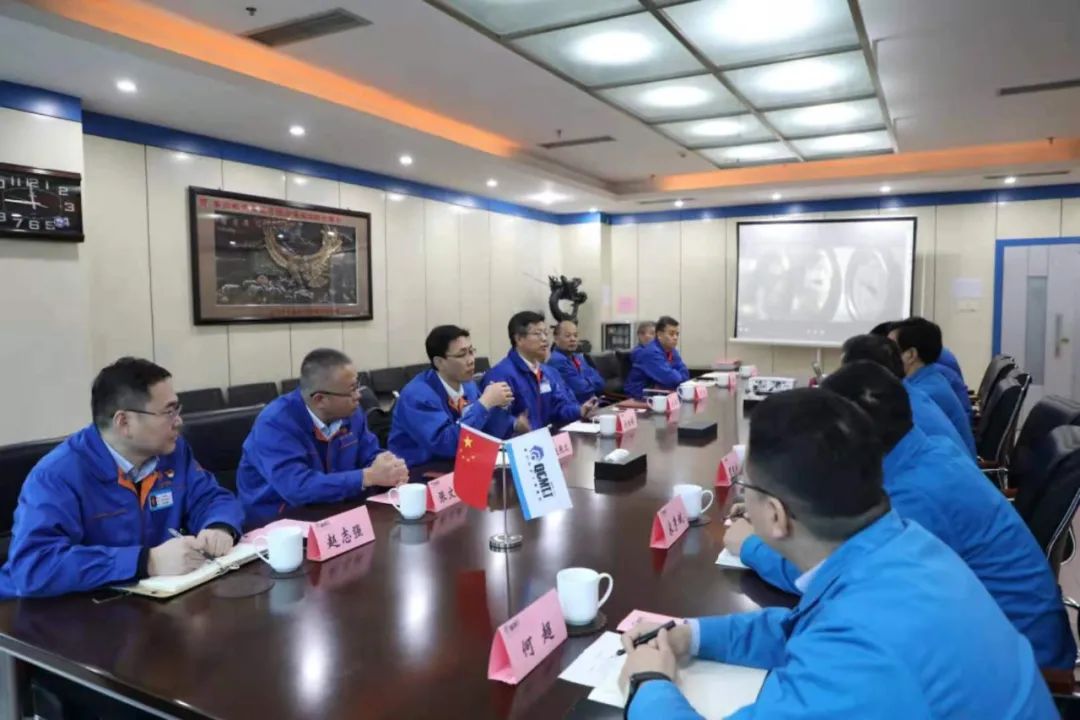 法士特集團領導干部到秦川集團參觀交流