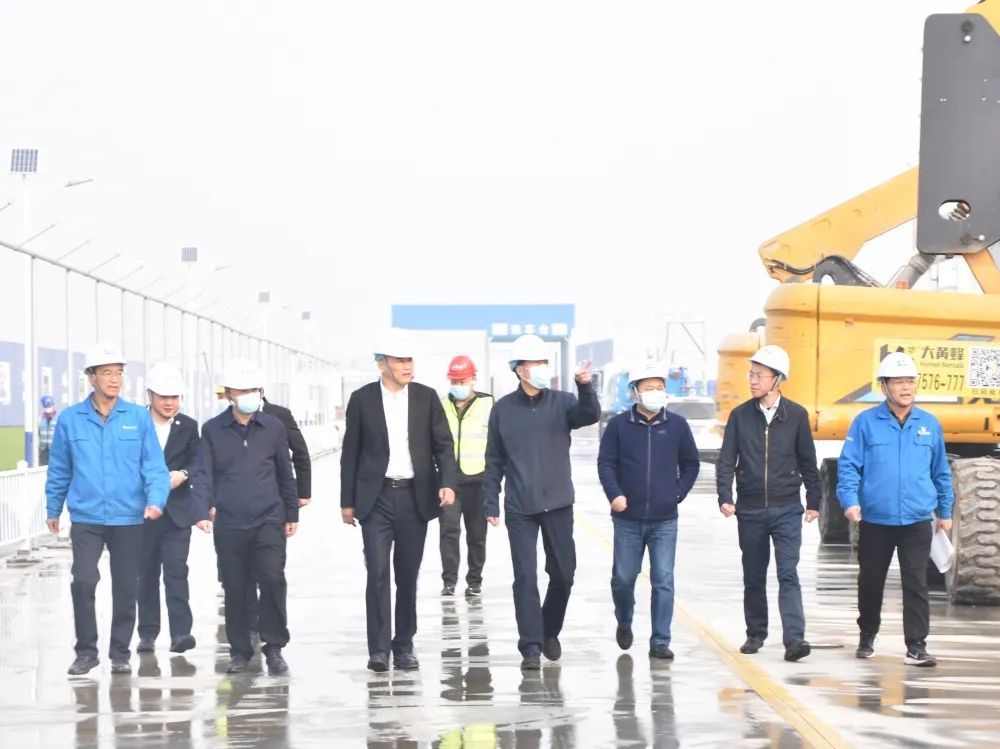 嚴(yán)鑒鉑董事長調(diào)研秦創(chuàng)原·秦川集團(tuán)高檔工業(yè)母機(jī)創(chuàng)新基地項目建設(shè)情況