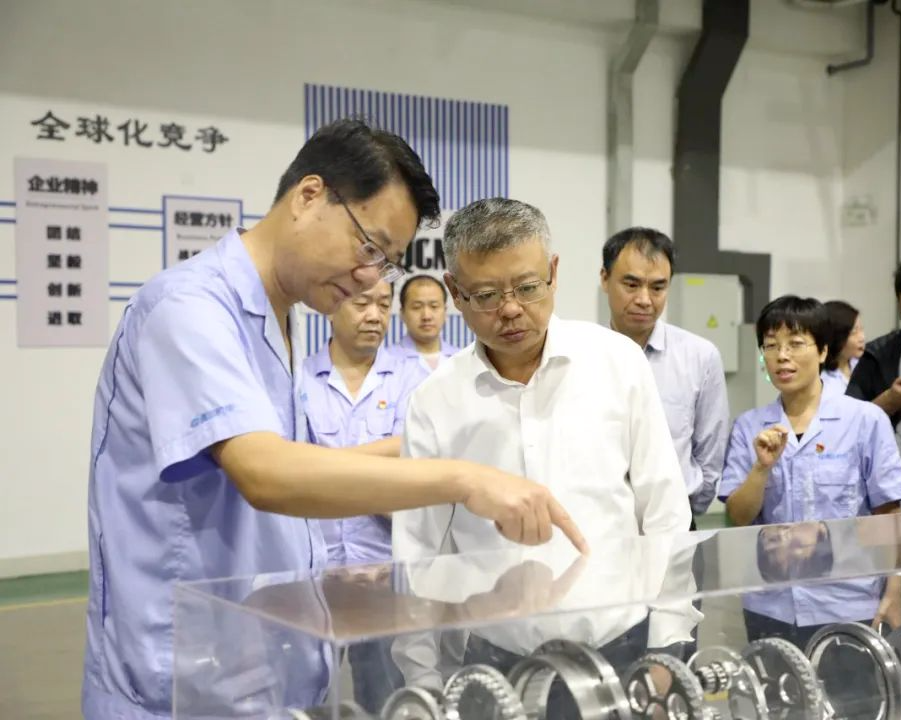 【集團(tuán)資訊】陜西證監(jiān)局黨委書記、局長(zhǎng)魚(yú)向東一行蒞臨集團(tuán)調(diào)研指導(dǎo)工作