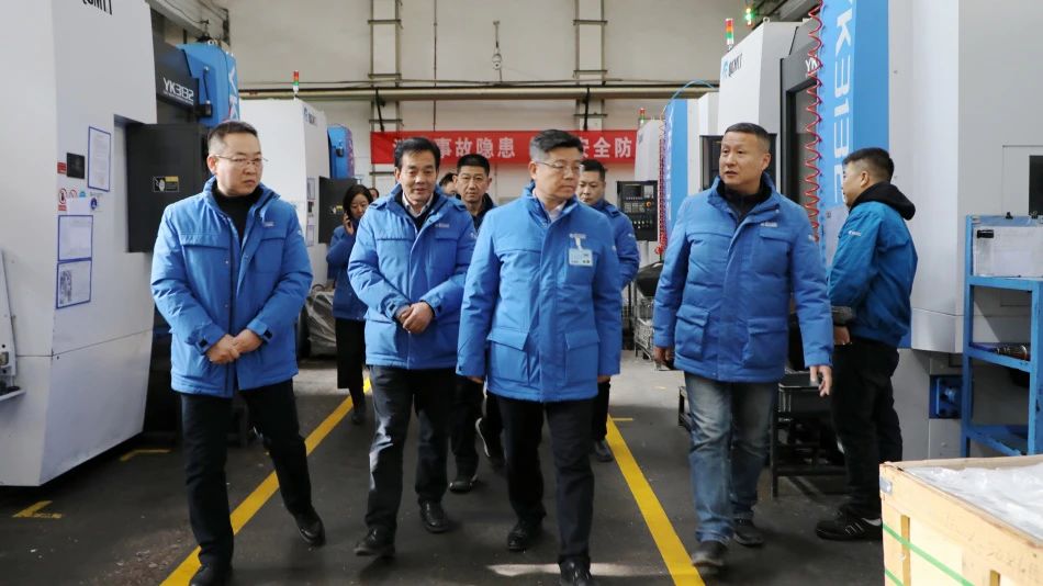 【集團(tuán)資訊】馬旭耀深入集團(tuán)總部廠(chǎng)區(qū)檢查節(jié)前安防工作